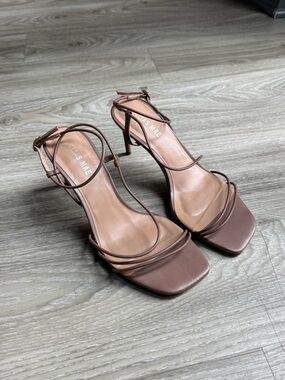 Alias Mae Heeled Sandal